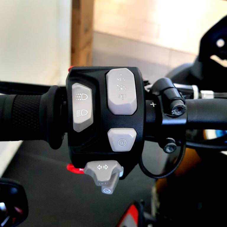 SPEED TRIPLE 1200