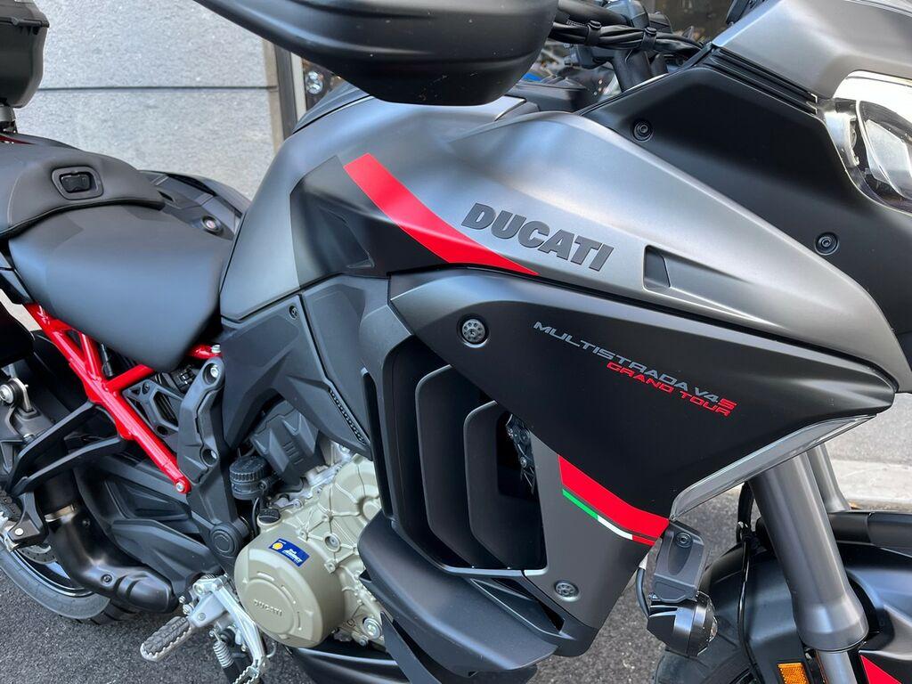 MULTISTRADA V4
