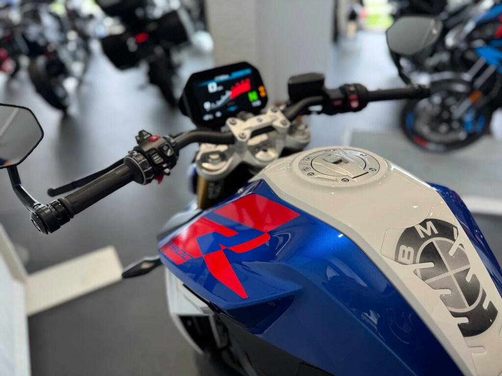 F 900 R