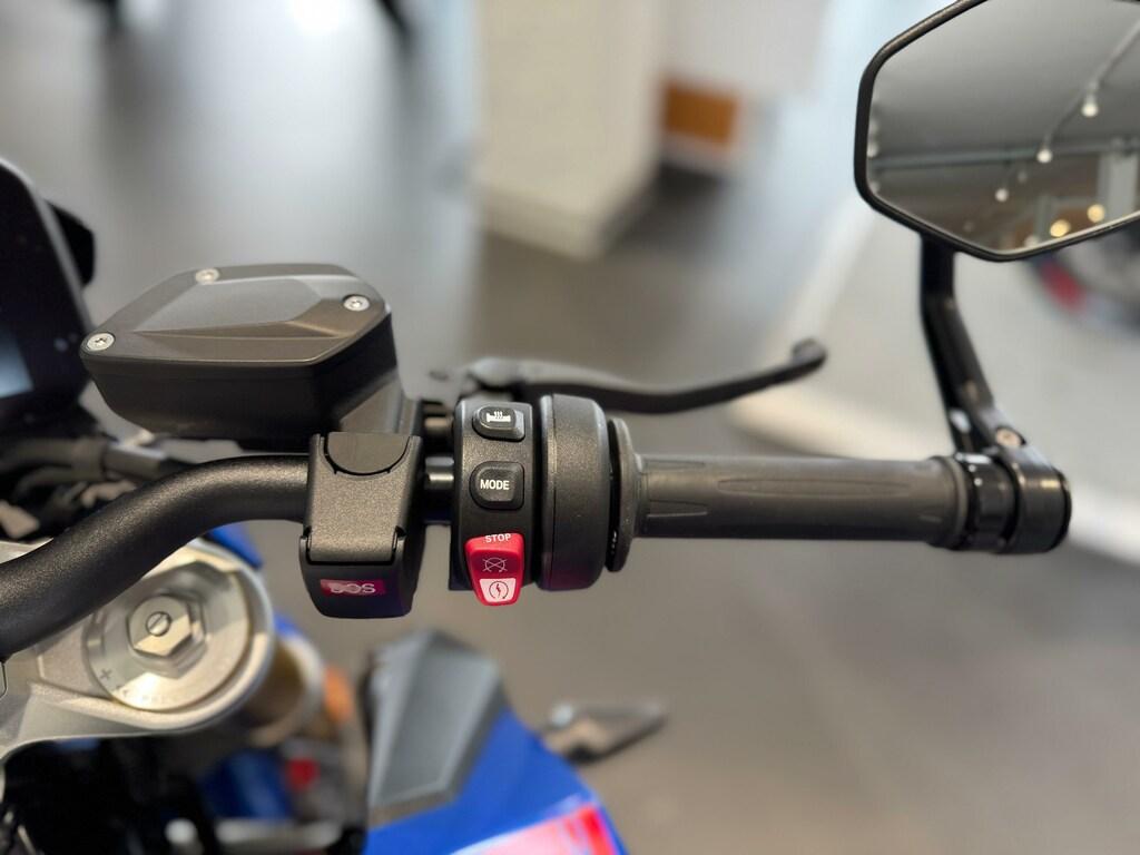 F 900 R