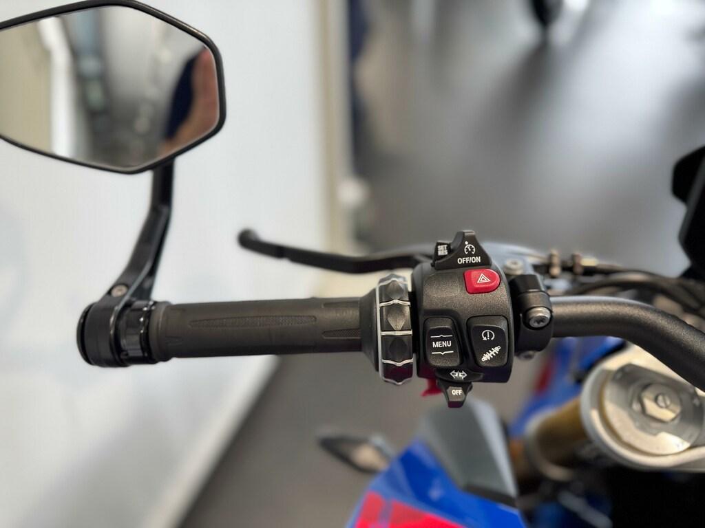 F 900 R