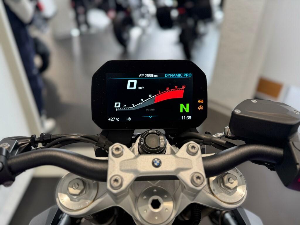 F 900 R