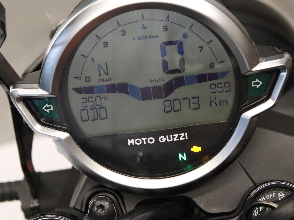 V7 850