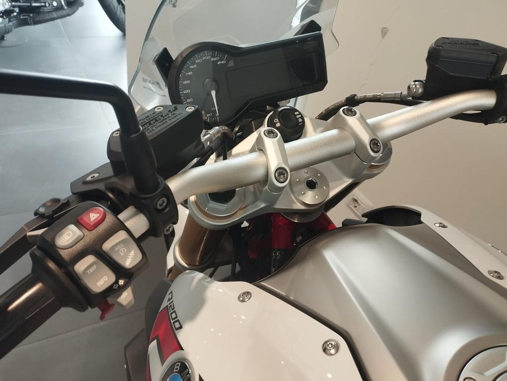 R 1200 R