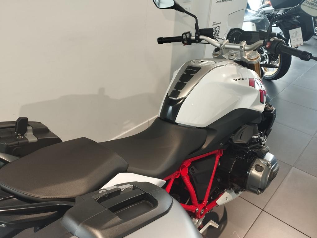 R 1200 R