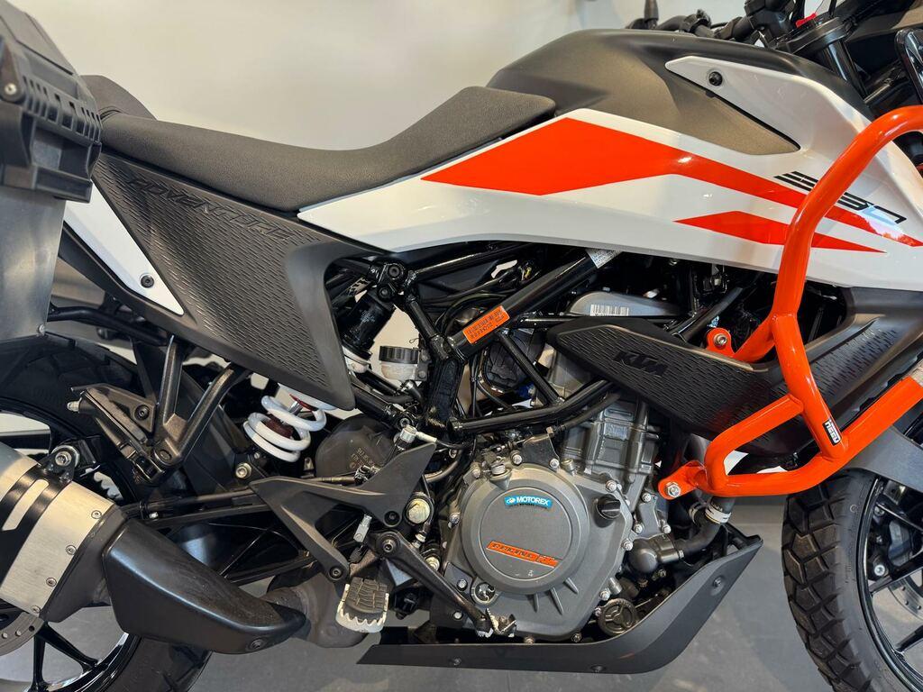 390 ADVENTURE