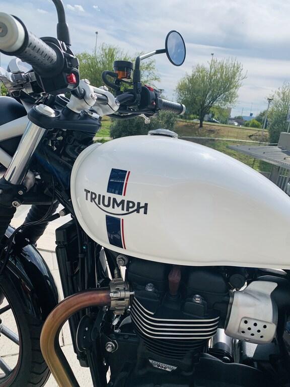 STREET TWIN 900