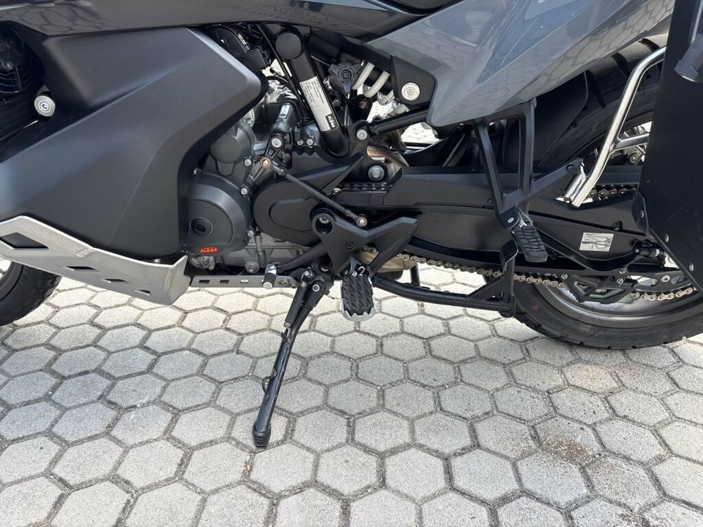 890 ADVENTURE