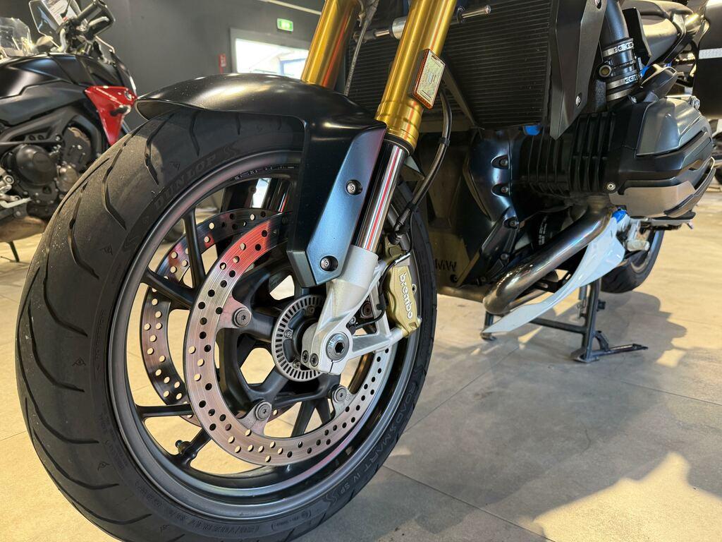 R 1200 R