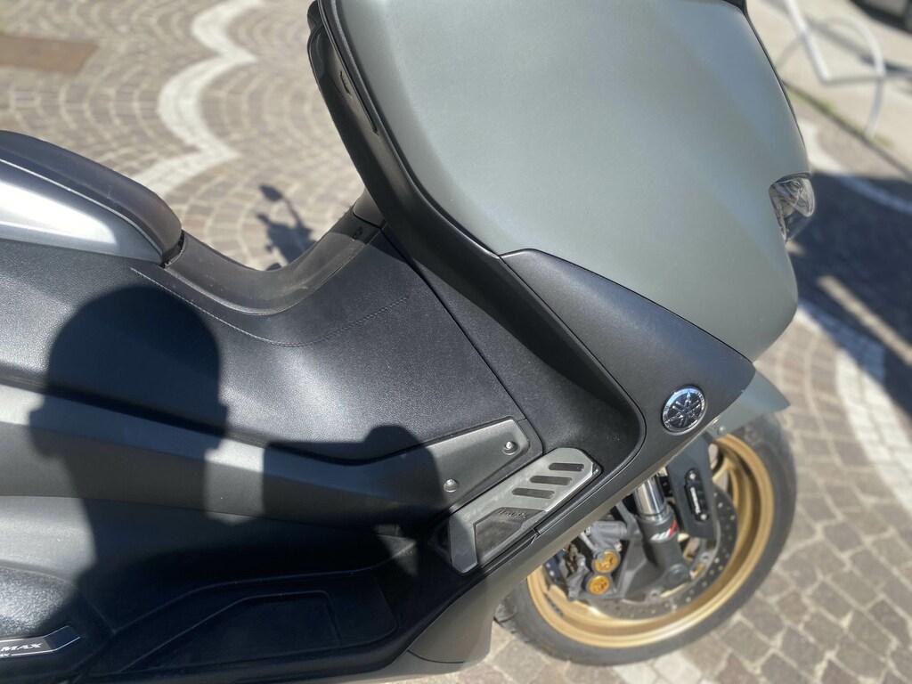T-MAX 560