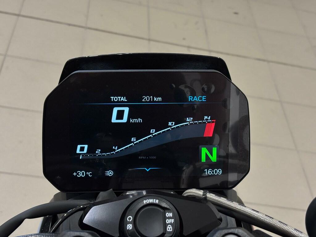 M 1000 R