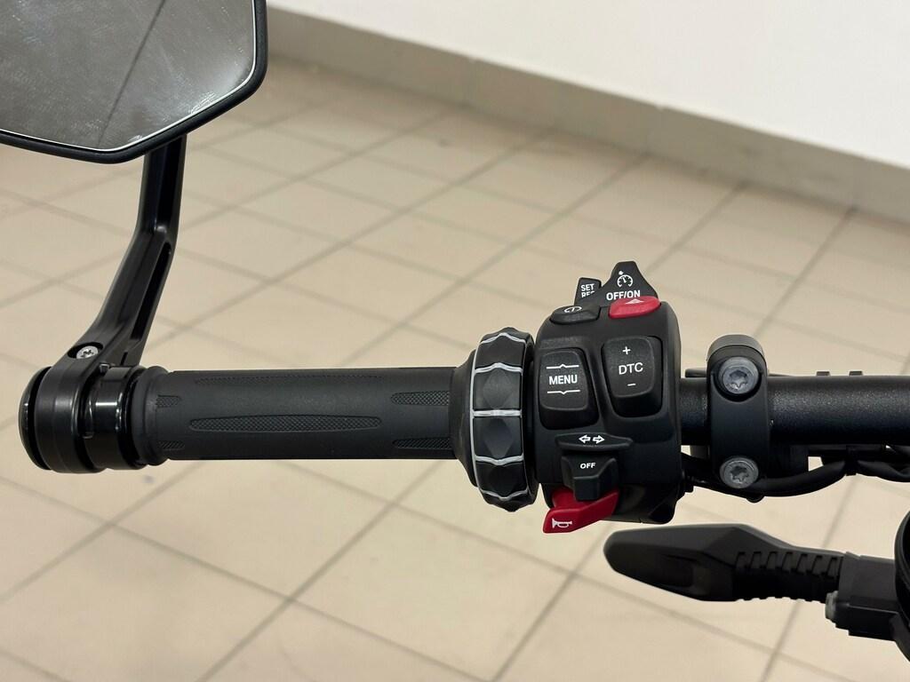 M 1000 R