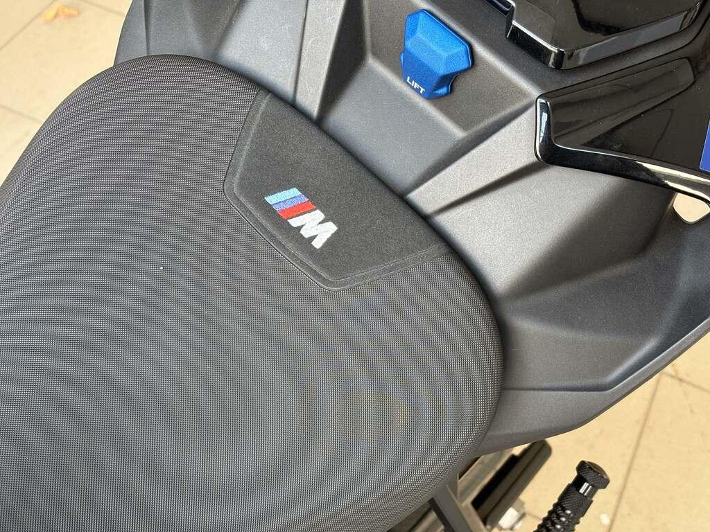 M 1000 R