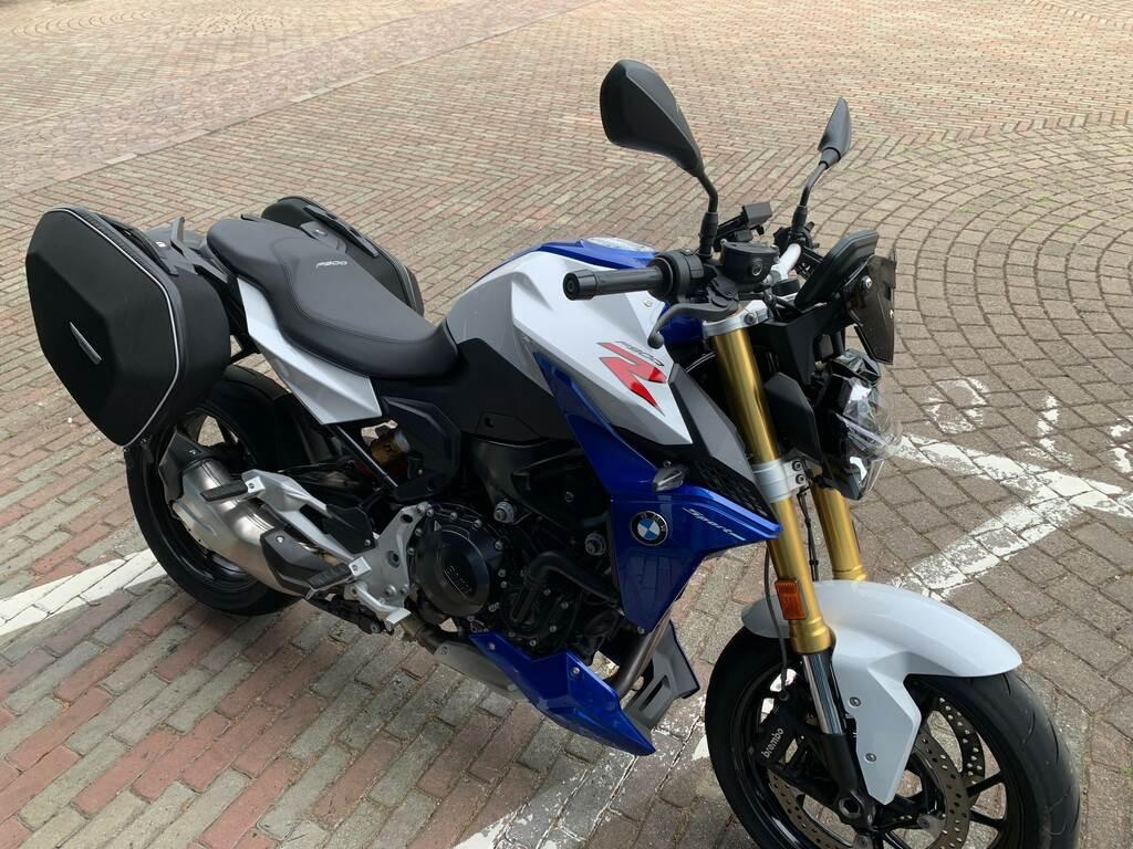 F 900 R