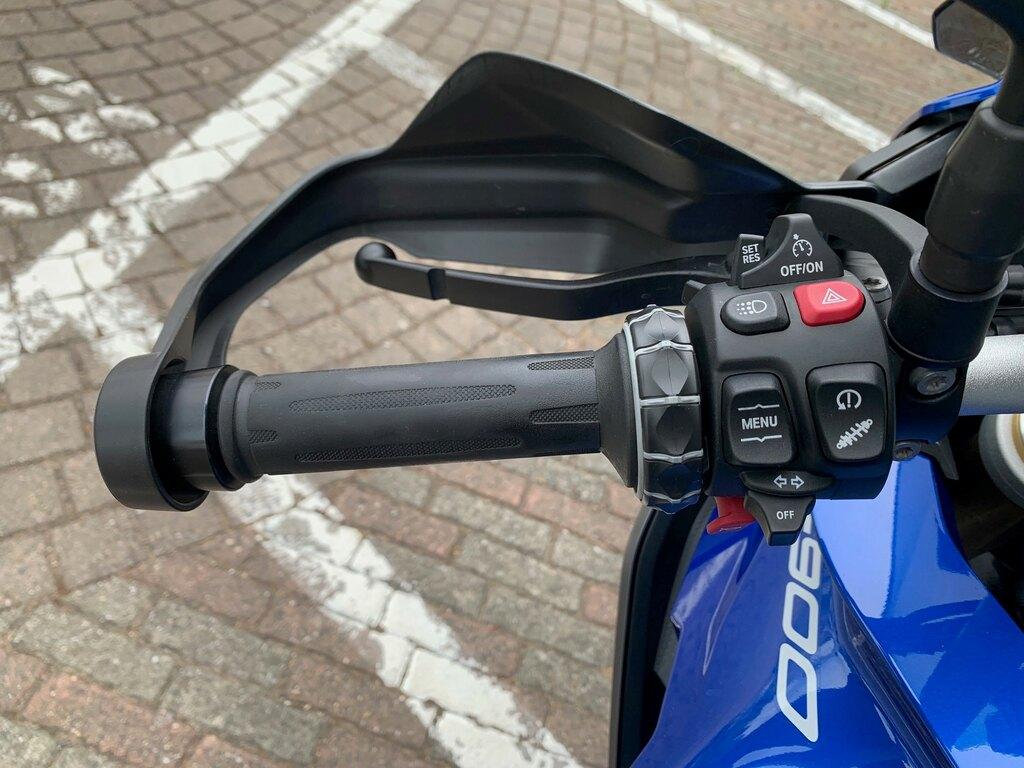 F 900 XR