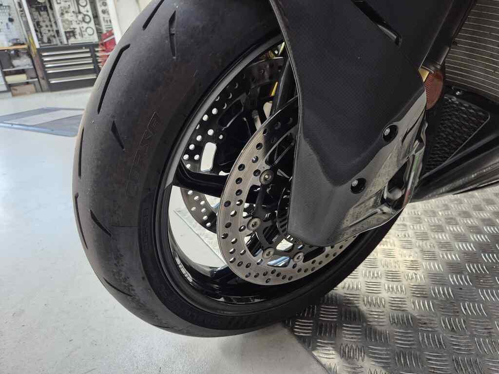 F3 800