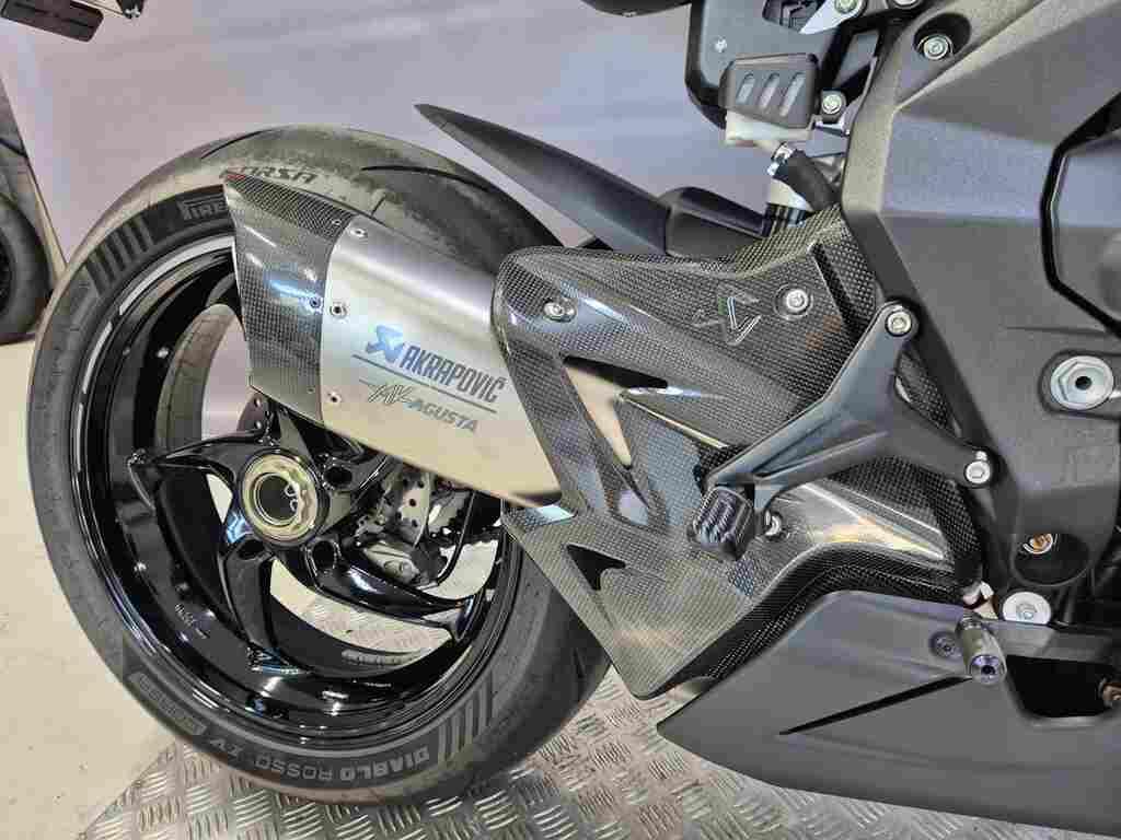 F3 800