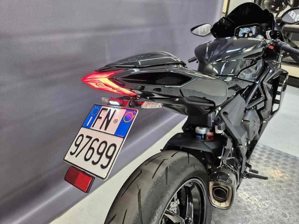 F3 800