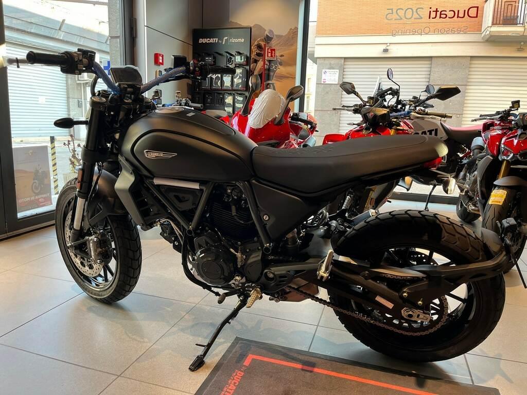SCRAMBLER 800