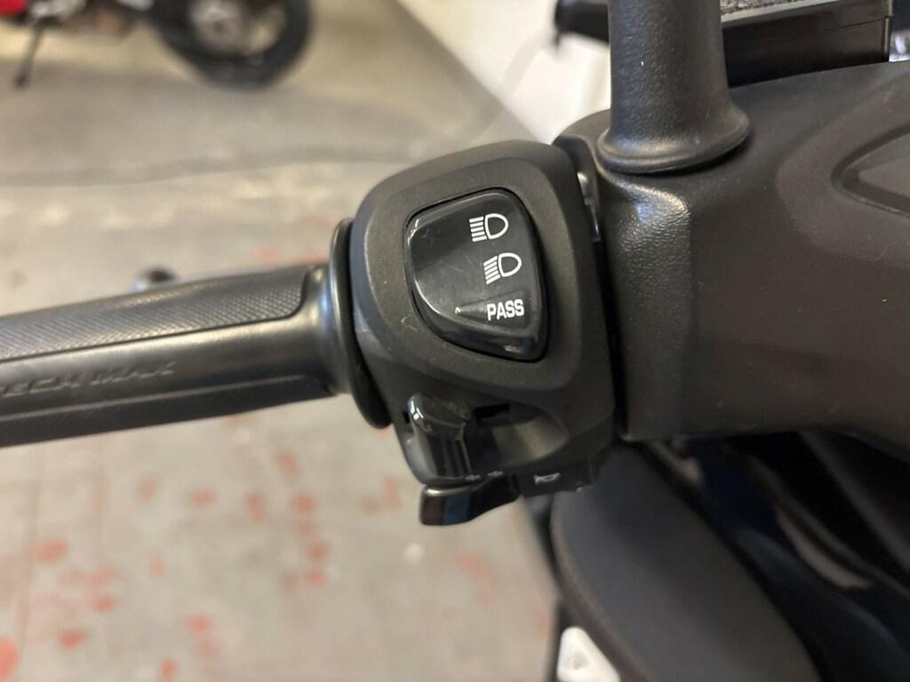 X-MAX 300