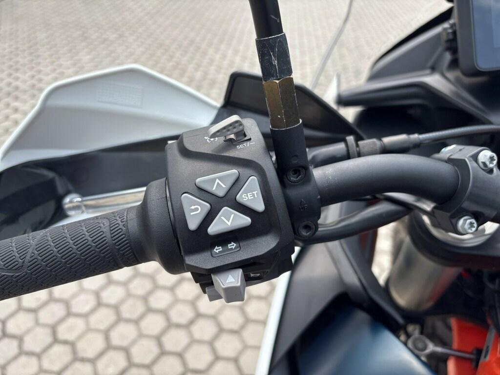 890 ADVENTURE