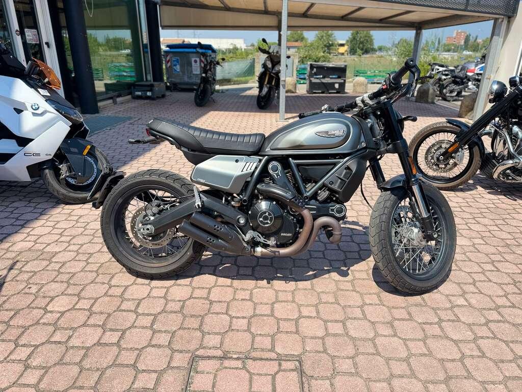 SCRAMBLER 800