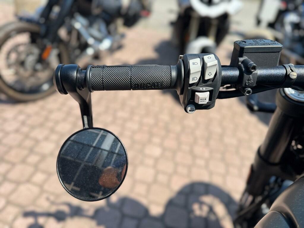 SCRAMBLER 800