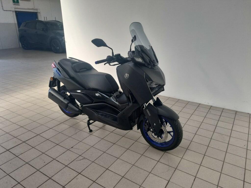 X-MAX 300