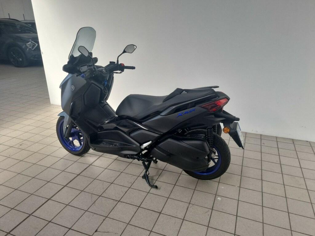 X-MAX 300