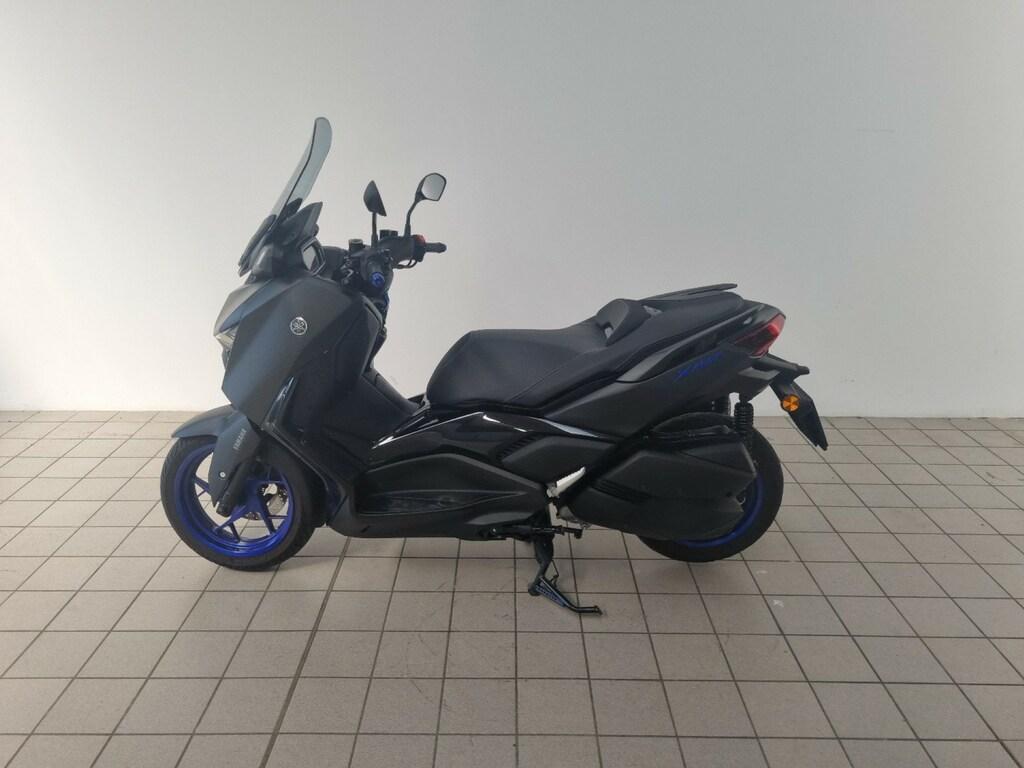 X-MAX 300