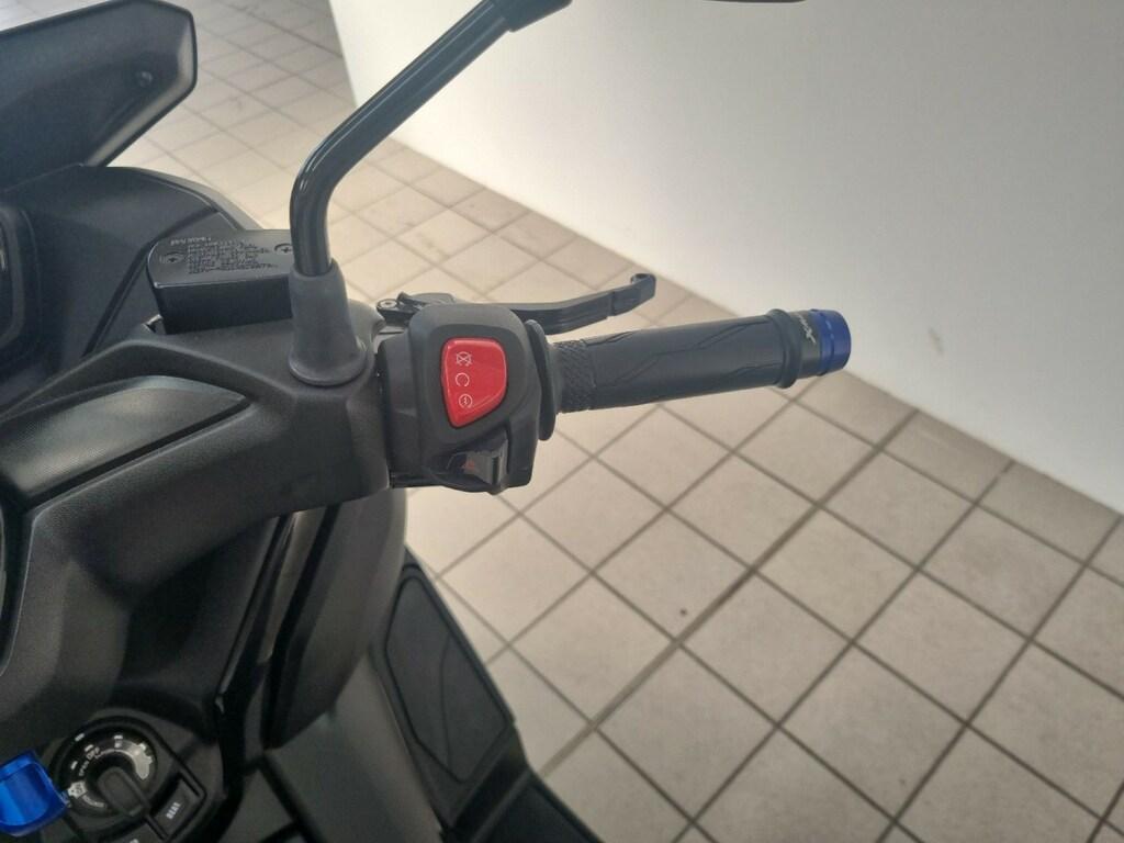 X-MAX 300