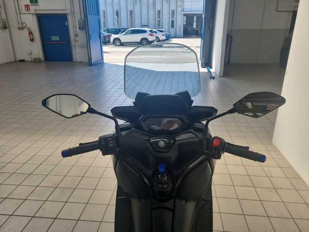 X-MAX 300