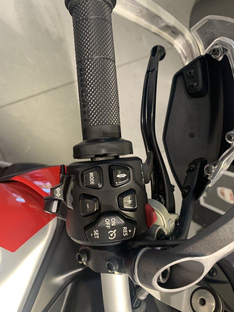MULTISTRADA V4