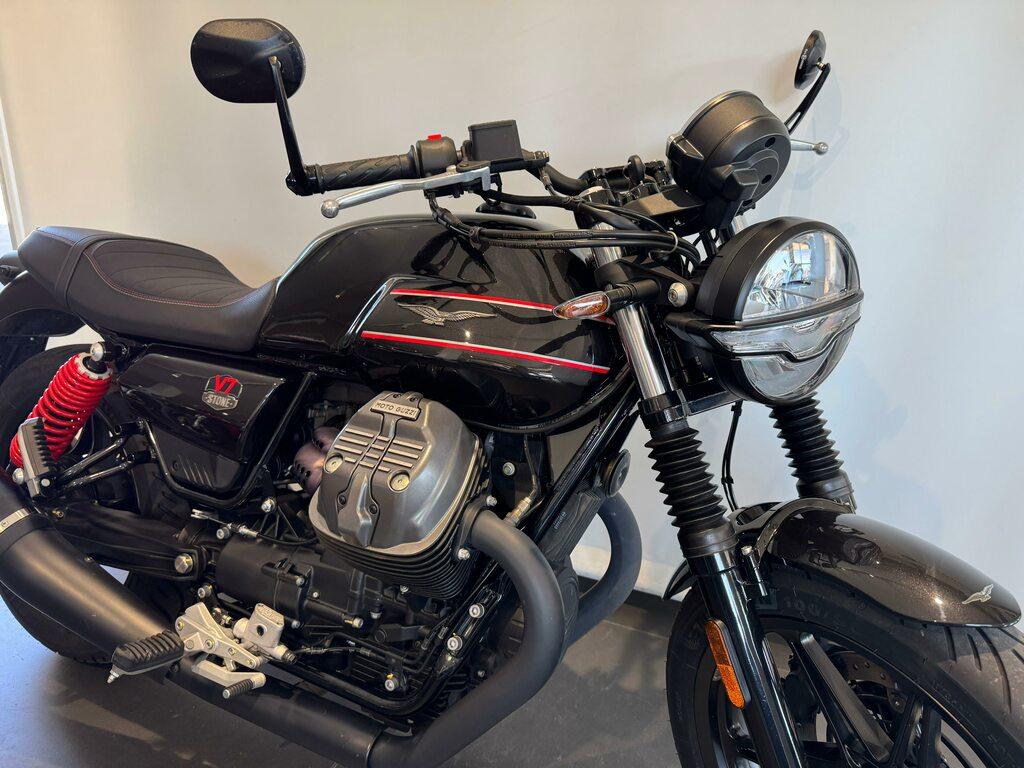 V7 850