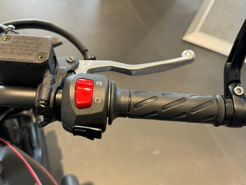 V7 850