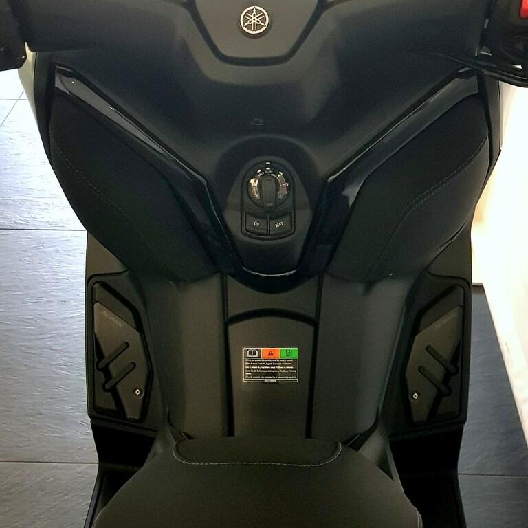 X-MAX 300