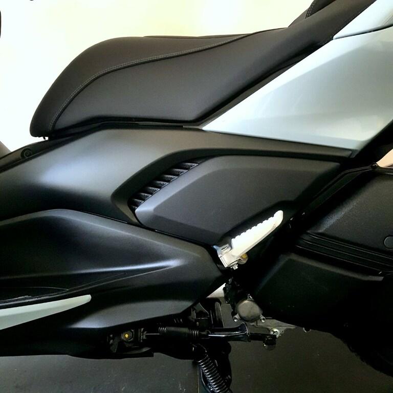 X-MAX 300