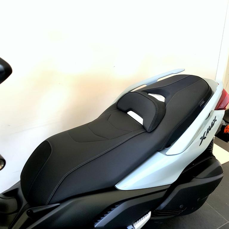 X-MAX 300