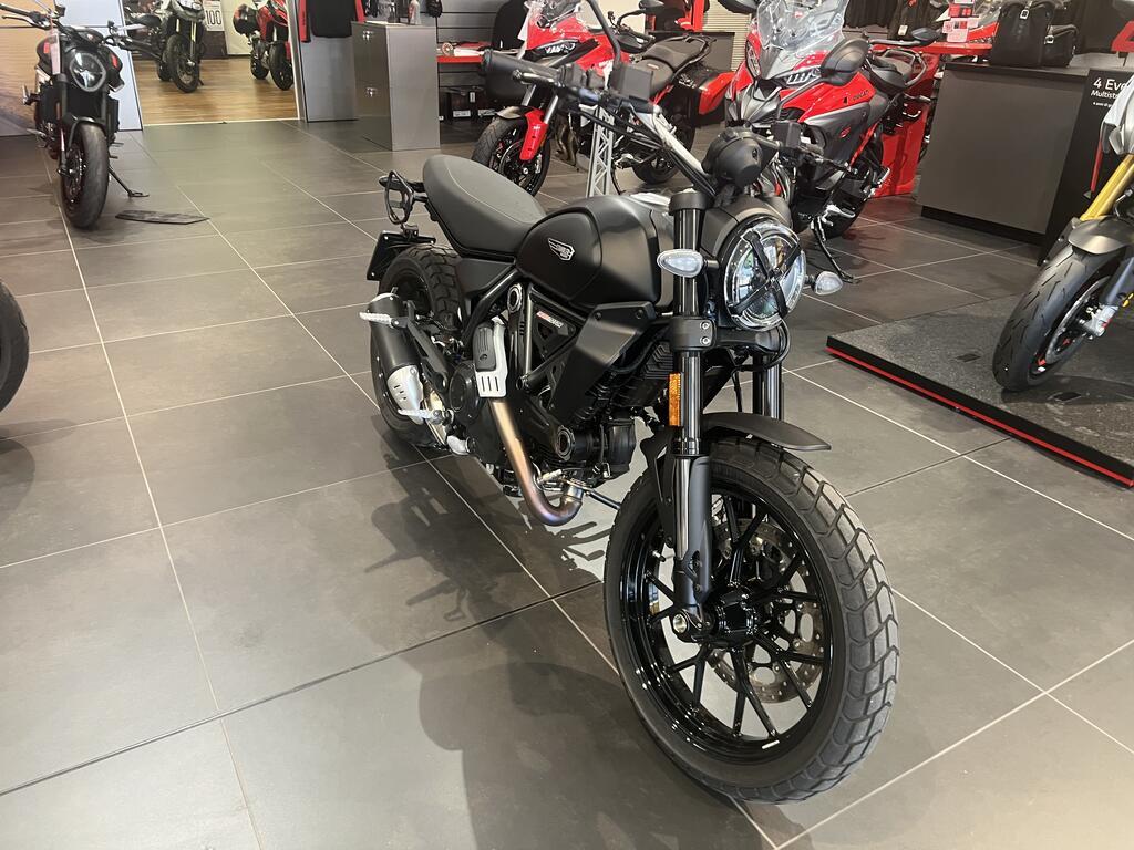 SCRAMBLER 800