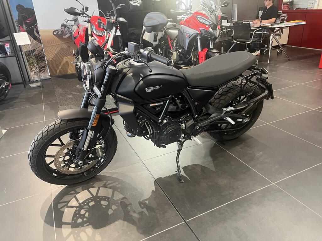 SCRAMBLER 800