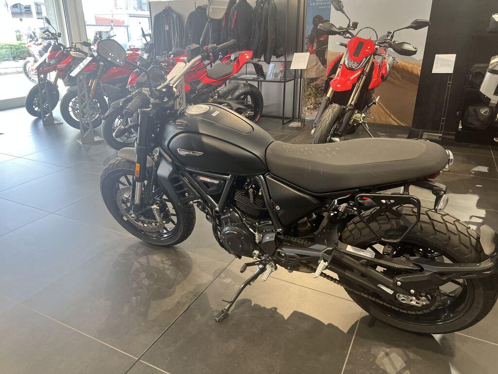 SCRAMBLER 800