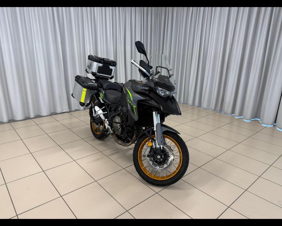 SRT 700