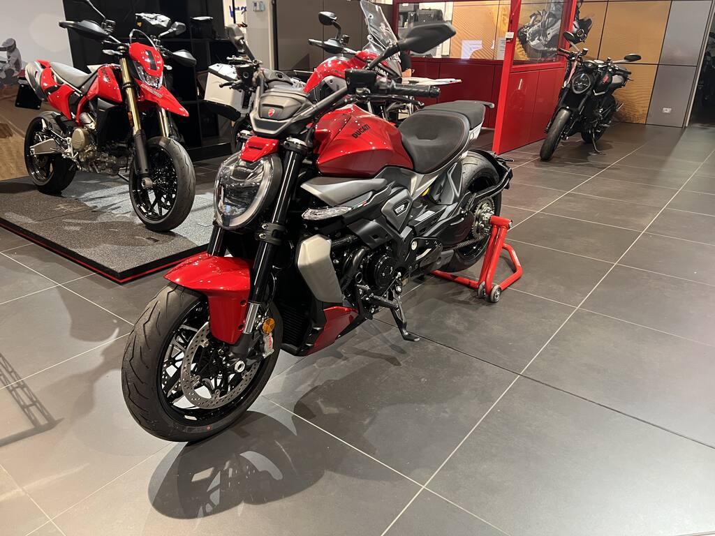 DIAVEL V4