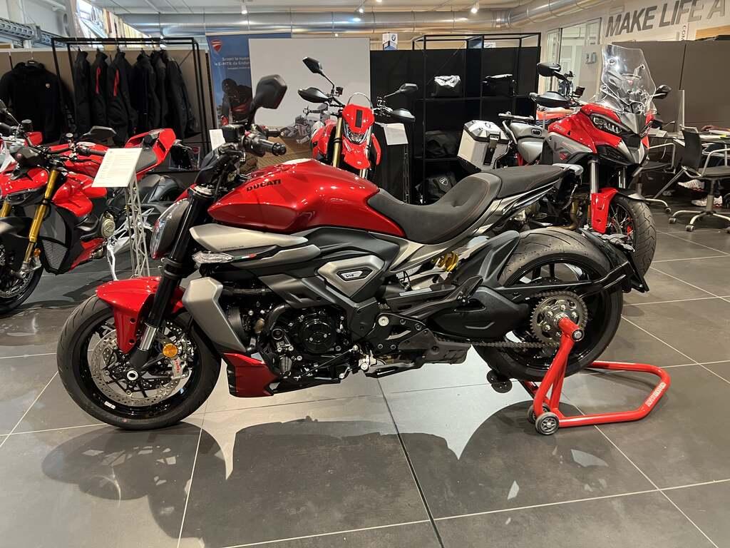 DIAVEL V4