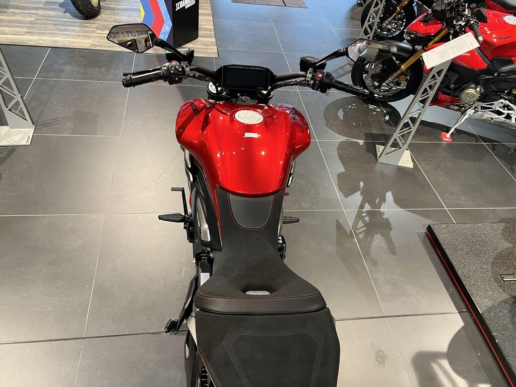 DIAVEL V4