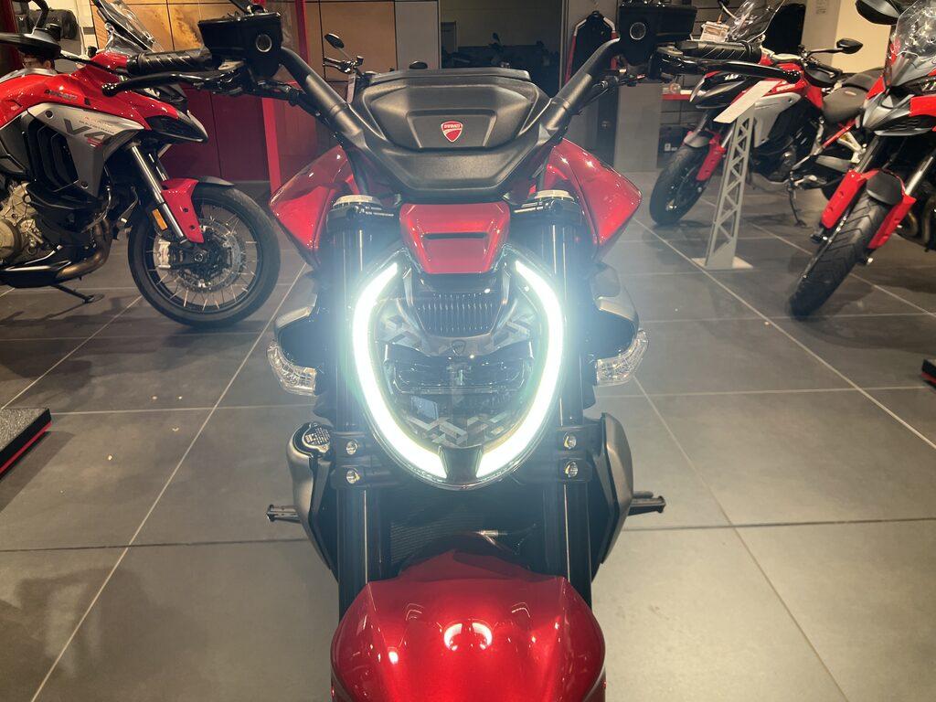 DIAVEL V4