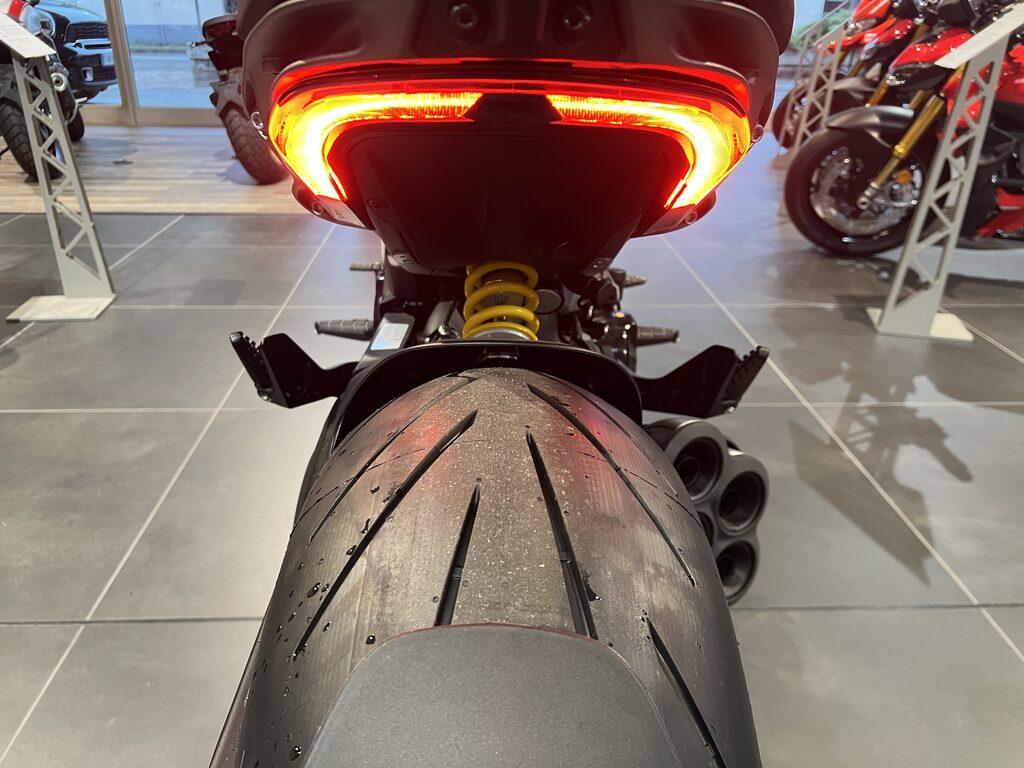 DIAVEL V4