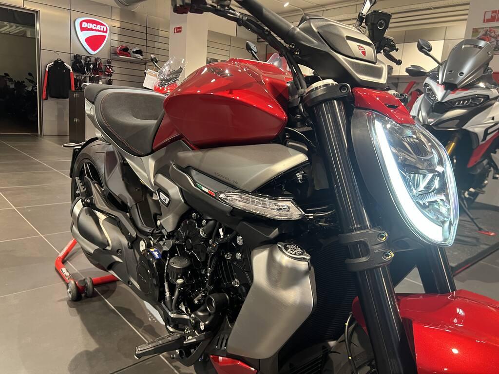 DIAVEL V4
