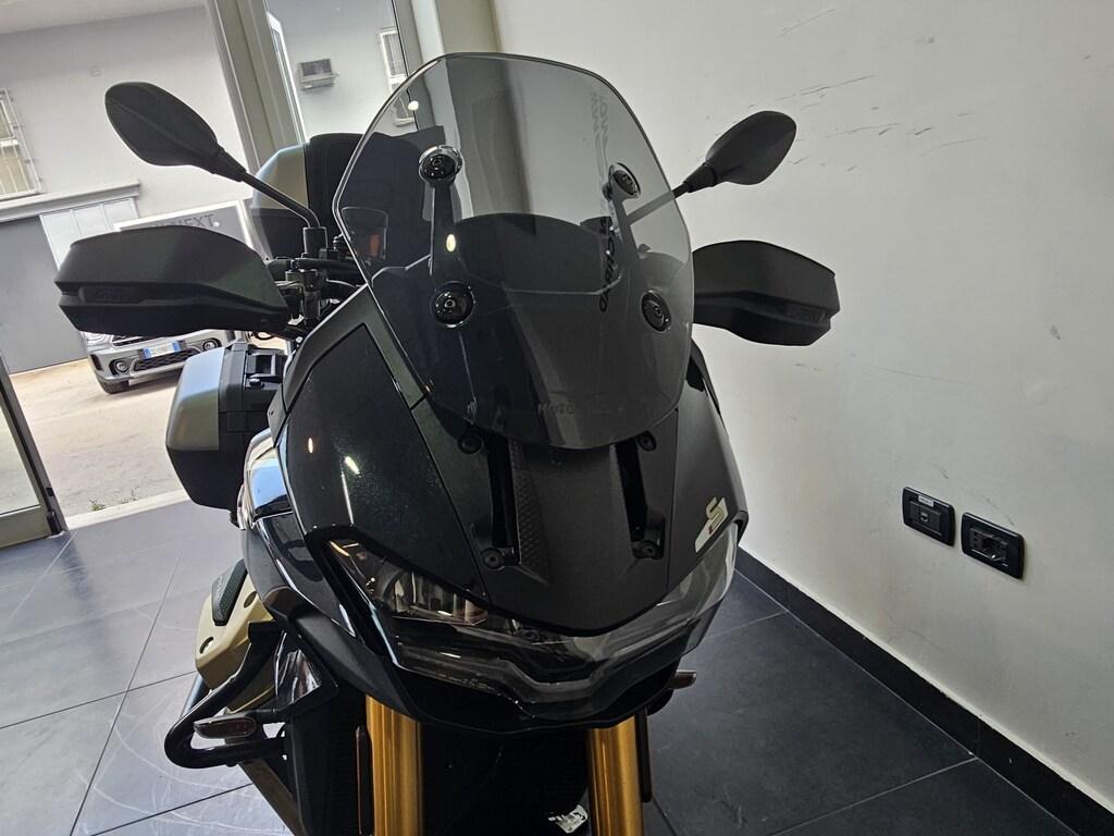 V100