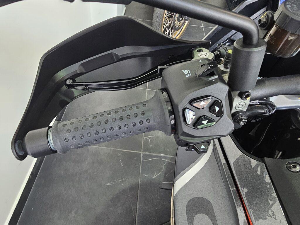 V100